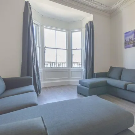 Rent this 1studio room on Bernard Terrace (Kings Hall) in South Clerk Street, City of Edinburgh