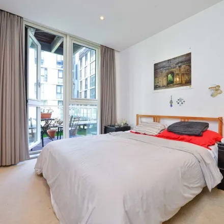 Image 2 - City Quarter, Hooper Street, London, E1 8GF, United Kingdom - Apartment for rent