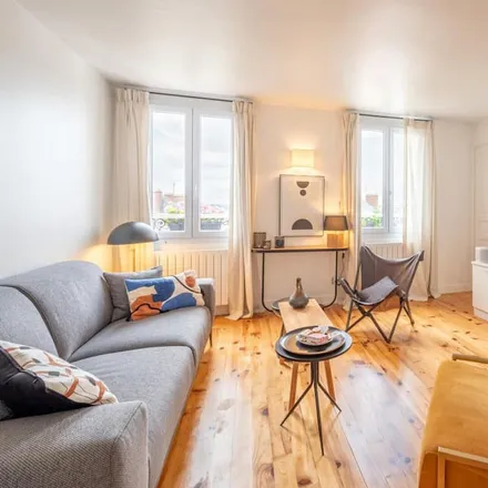 Rent this 2 bed apartment on 60200 Compiègne