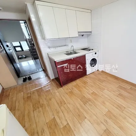 Rent this studio apartment on 서울특별시 광진구 화양동 37-90