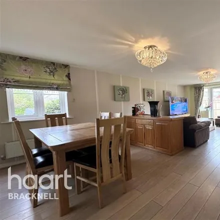 Image 6 - Bunce View, Binfield, RG12 8DA, United Kingdom - House for rent