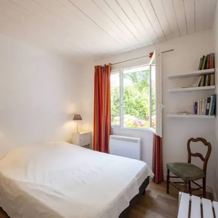 Rent this 5 bed house on Noirmoutier-en-l'Île in 11 Rue du Puits Neuf, 85330 Noirmoutier-en-l'Île