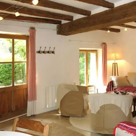 Rent this 2 bed townhouse on Route d’Onzain in 41150 Valloire-sur-Cisse, France
