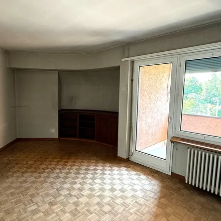 Rent this 3 bed apartment on Schaffhauserstrasse 163 in 8057 Zurich, Switzerland