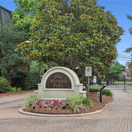Buy this 2 bed condo on 2601 Metairie Lawn Drive in Metairie, LA 70002