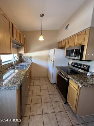 Image 3 - 3311 East Earll Drive, Phoenix, AZ 85018, USA - Apartment for sale