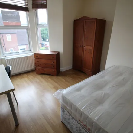 Image 6 - St Barnabas & St Jude, 242 Helmsley Road, Newcastle upon Tyne, NE2 1RF, United Kingdom - Apartment for rent