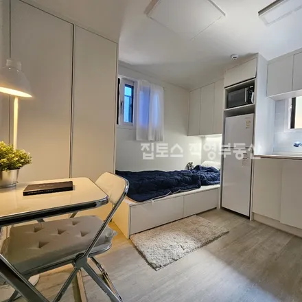 Rent this studio apartment on 서울특별시 관악구 봉천동 1688-66
