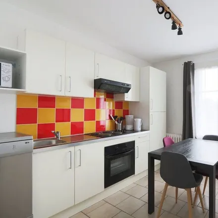 Image 9 - 37540 Saint-Cyr-sur-Loire, France - Apartment for rent
