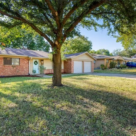 Image 2 - 1206 Cozby South Street, Benbrook, TX 76126, USA - House for sale