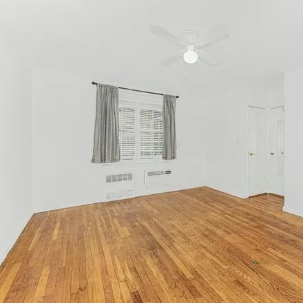 Image 4 - 2390 Palisade Avenue, New York, NY 10463, USA - Apartment for rent