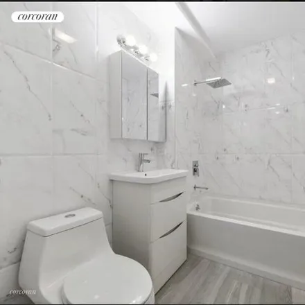 Image 4 - 631 East 18th Street, New York, NY 11226, USA - Condo for sale