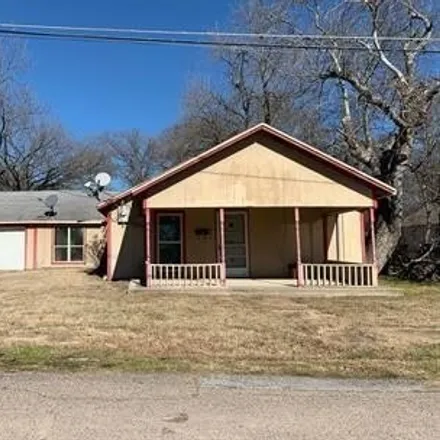 Image 1 - 818 Oak Street, Bonham, TX 75418, USA - House for rent