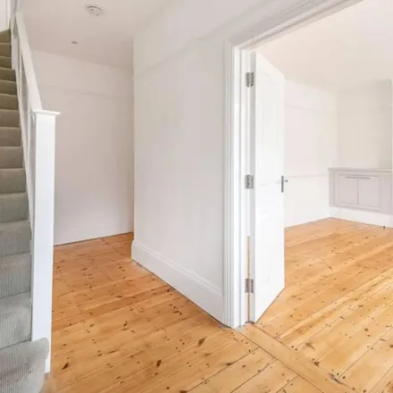 Rent this 4 bed townhouse on Harlesden Gardens in London, NW10 4HB