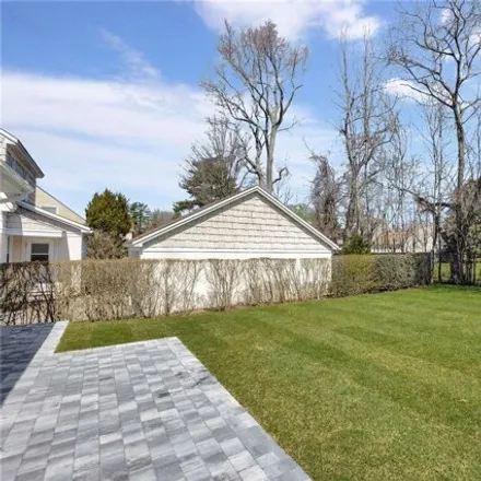 Image 6 - 390 Burkhard Avenue, Village of Mineola, North Hempstead, NY 11501, USA - House for sale