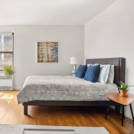 Image 2 - 202 Seeley Street, New York, NY 11218, USA - Apartment for sale