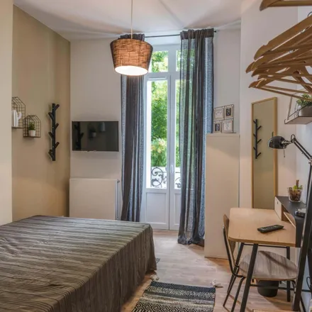 Rent this 2 bed room on 338 Boulevard du Président Wilson in 33000 Bordeaux, France