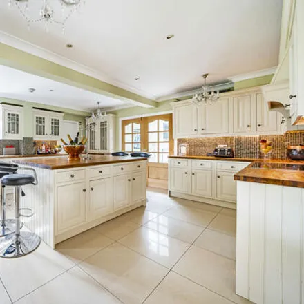 Image 2 - Howards Thicket, Fulmer, SL9 7NX, United Kingdom - House for sale
