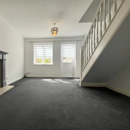 Image 3 - Ivy Way, Dickens Heath, B90 1RR, United Kingdom - Townhouse for rent