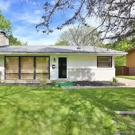 Buy this 3 bed house on 29764 Westbrook Parkway in Southfield, MI 48076