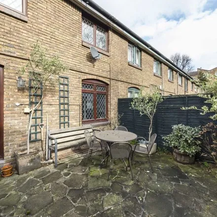 Rent this 2 bed apartment on Canonbury Primary School in 122 Canonbury Road, London
