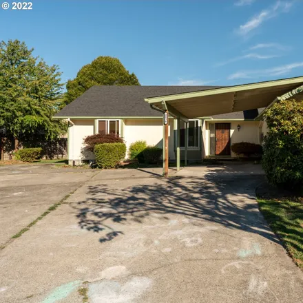 Buy this 3 bed house on 2523 38th Avenue in Longview, WA 98632