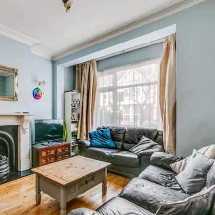 Rent this 4 bed townhouse on Brudenell Road in London, SW17 8DD