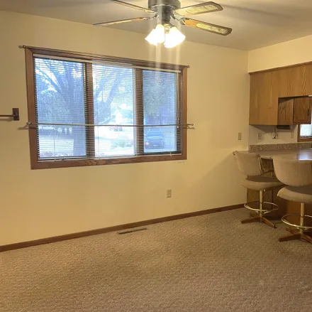 Image 4 - 198 12th Avenue Northeast, Sioux Center, IA 51250, USA - House for sale