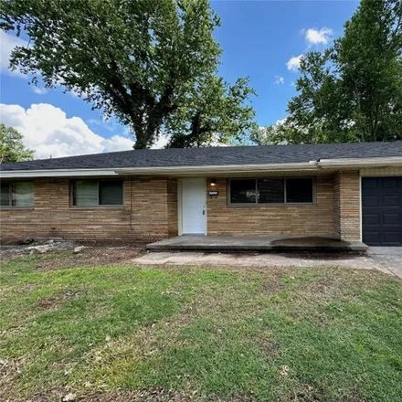 Rent this 3 bed house on 1514 Melrose Drive in Norman, OK 73069