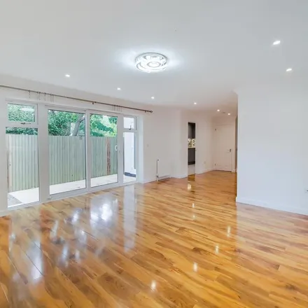 Rent this 4 bed house on Hanger Vale Lane in London, W5 3AR