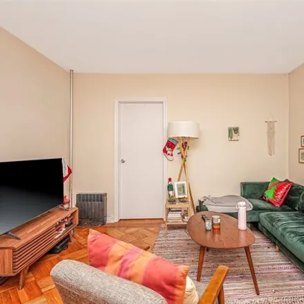 Image 4 - 22-66 Crescent Street, New York, NY 11105, USA - House for sale