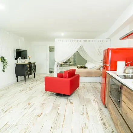 Rent this 1 bed apartment on Rua Professor Egas Moniz in 2700-006 Falagueira-Venda Nova, Portugal