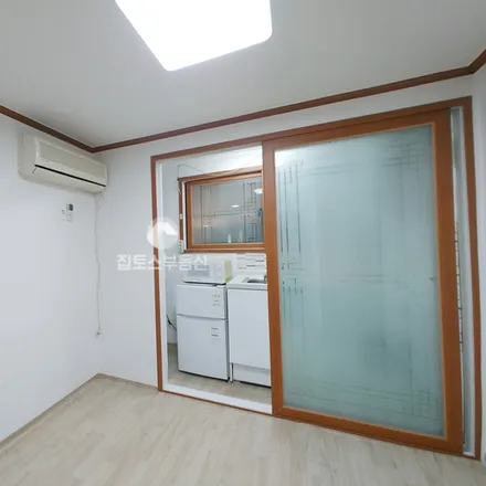 Rent this studio apartment on 서울특별시 관악구 신림동 508-15