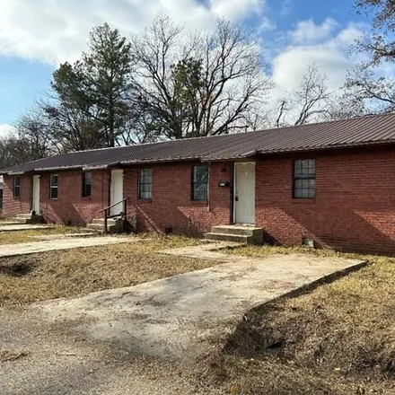 Buy this 8 bed house on 879 South 19th Street in Blytheville, AR 72315