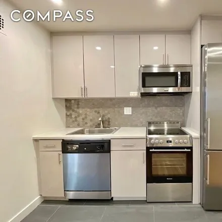Rent this studio house on 142 West 23rd Street in New York, NY 10011