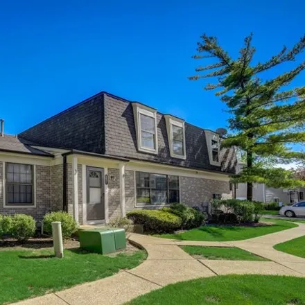Buy this 2 bed condo on 2092 North Ginger Creek Drive in Hidden Creek, Palatine Township