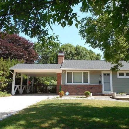 Rent this 2 bed house on 6 Oakhurst Road in Southampton, Hampton Bays