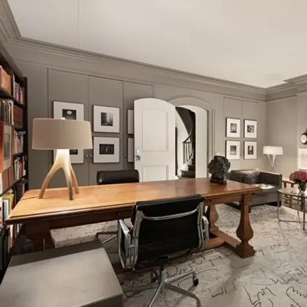 Image 3 - 61 East 82nd Street, New York, NY 10028, USA - Townhouse for sale