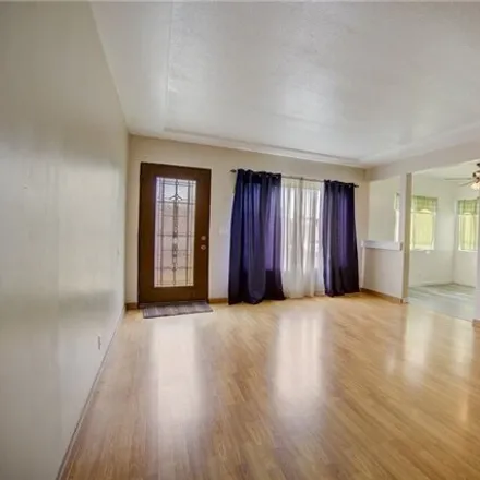 Image 3 - 1147 West R Street, Los Angeles, CA 90744, USA - House for sale