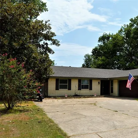 Buy this 3 bed house on 2721 Tanglewood Drive in Commerce, TX 75428