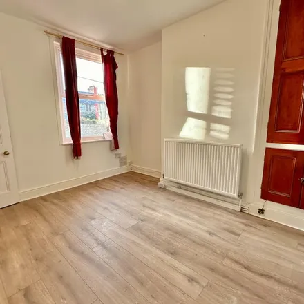Rent this 3 bed townhouse on Orbital Route in Albemarle Road, York