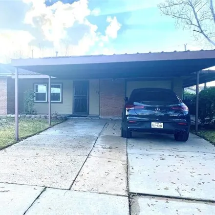 Rent this 3 bed house on 2122 Parakeet Street in Houston, TX 77034