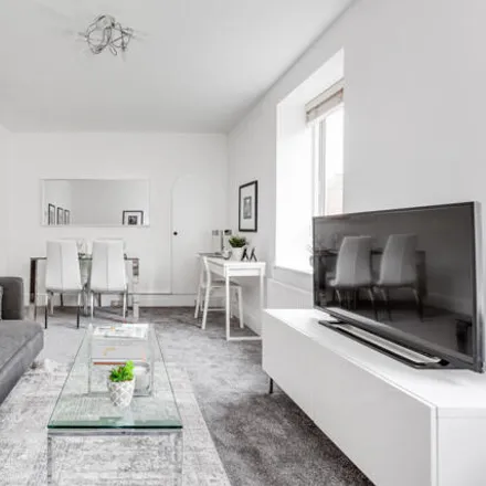 Buy this 2 bed apartment on 172 St. Albans Avenue in London, W4 5JU
