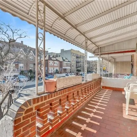 Image 3 - 28 Bay 28th Street, New York, NY 11214, USA - House for sale