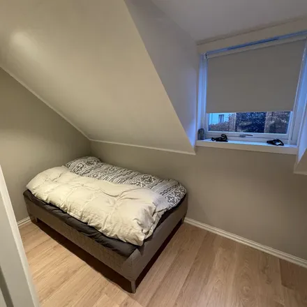 Rent this 4 bed apartment on Hunstadsvingen 7 in 5053 Bergen, Norway