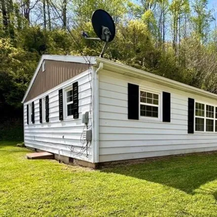 Image 5 - 198 Lucy Lane, Johnson County, KY 41240, USA - House for sale