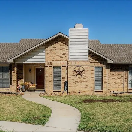 Buy this 3 bed house on 2800 Hamlet Lane in Flower Mound, TX 75028