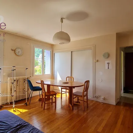 Rent this 3 bed apartment on 12 Rue Ernest Calvat in 38000 Grenoble, France