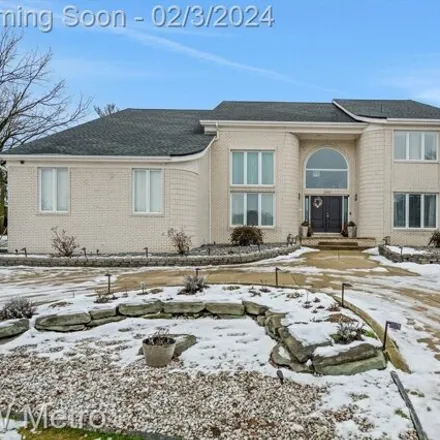 Buy this 7 bed house on 3598 Grandview Court in Shelby Charter Township, MI 48316