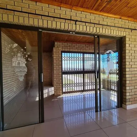 Image 4 - Moregrove Primary School, 9 Loerie Street, Nelson Mandela Bay Ward 12, Gqeberha, 6045, South Africa - Apartment for rent